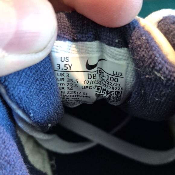 Nike White and Pink Sneakers Classic Air Force 1 Design - Picture 4 of 10